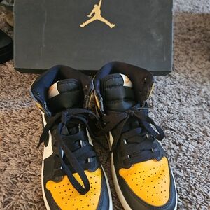 Jordan Kids Shoes - Black and Orange